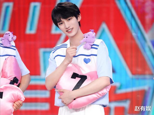 丁程鑫|丁程鑫镜头被删背后：暴露出资本家的野心，也为其指明新出路