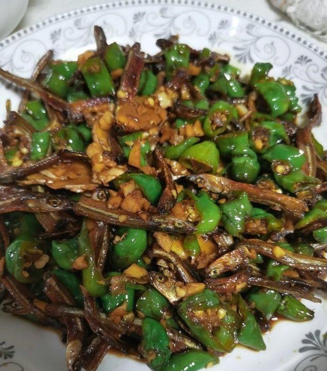 恐龙蛋|在大别山发现奇鱼，体型细长似利箭，当地捕鱼者：初见