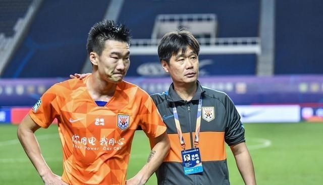 憨爸爸育儿|泰山队将签约巴西中卫?小德状态好不缺外援,两新星也急需培养