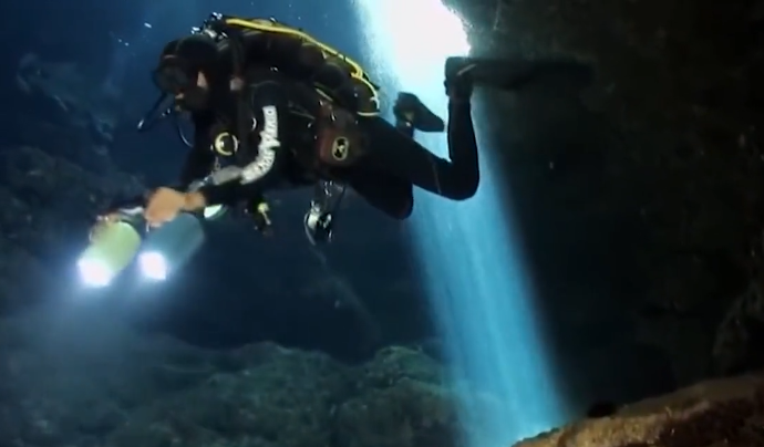 MR神秘先生|男子在太平洋深处,发现巨型“带状”建筑群,是亚特兰蒂斯遗迹?