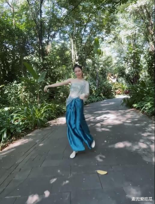 仙女下凡|陈露晒跳舞视频？满脸笑容状态好，粉丝：仙女下凡