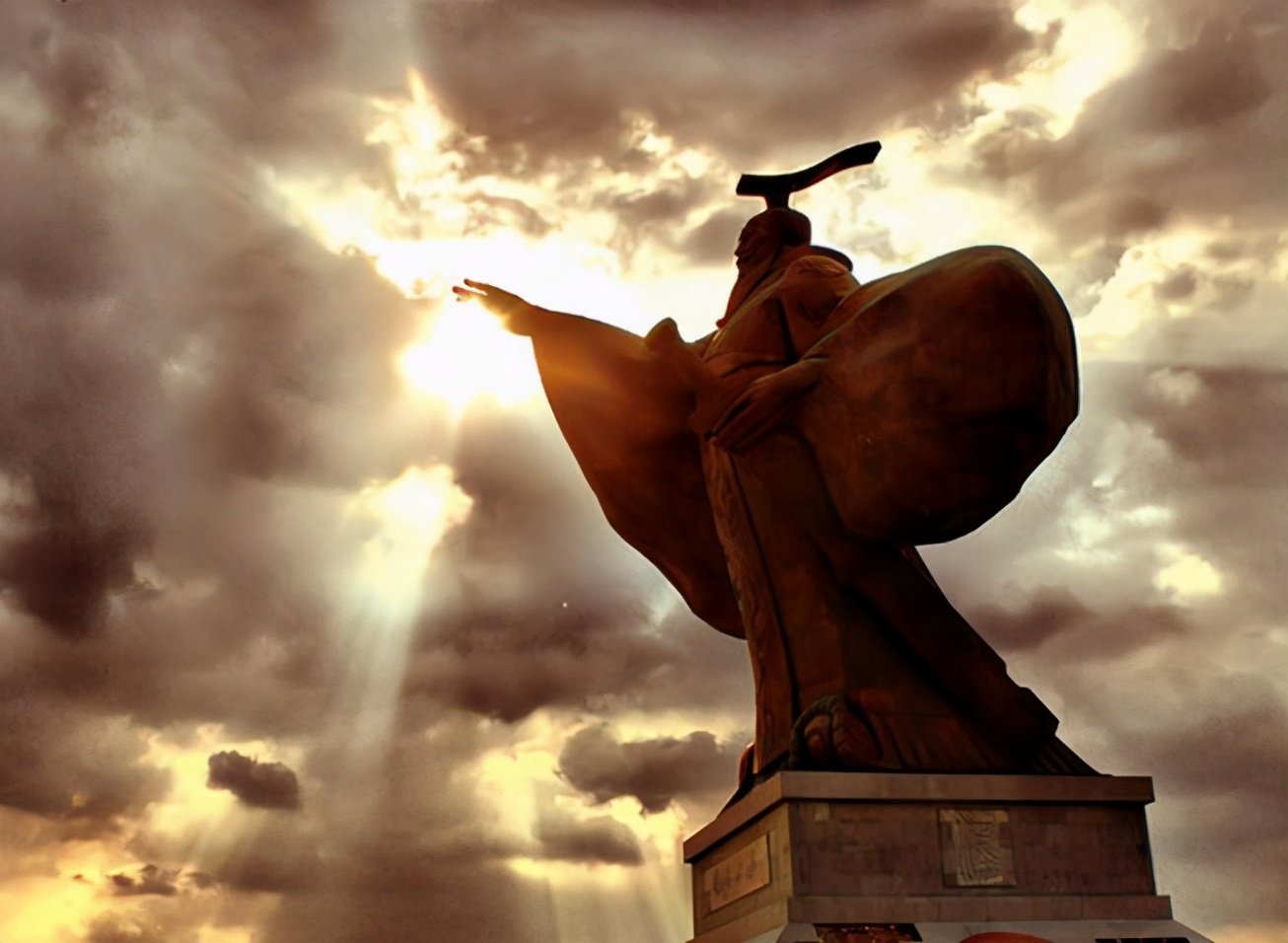 汉武帝|资治通鉴：职场中，看开点，没有谁不能得罪，除了这个