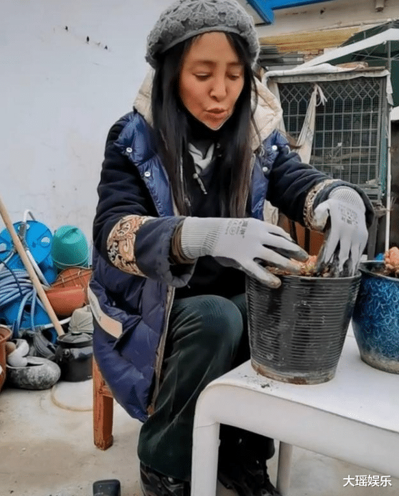 李勤勤|先嫁日本人再嫁美国人，58岁李勤勤现状落魄，破旧农家院摆满废品