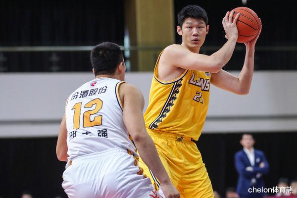 胡金秋|17中16，疯砍36+6+2+2+1！胡金秋堪比球场上的大杀器