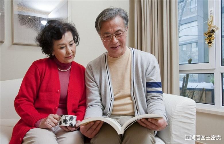 江湖酒客王富贵|最近女儿特别殷勤地给我安排相亲,知道真相后,我怒扇女儿一巴掌