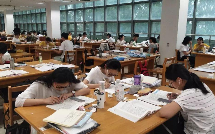 医生|女生理想“男友职业”排名,公务员成垫底职业,榜首让人梦寐以求