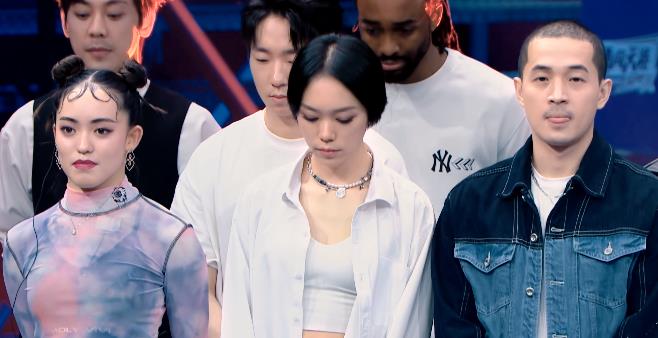 韩宇|韩宇遗憾出局，刘宪华战队只剩三人，萌新队长真诚道歉很感人