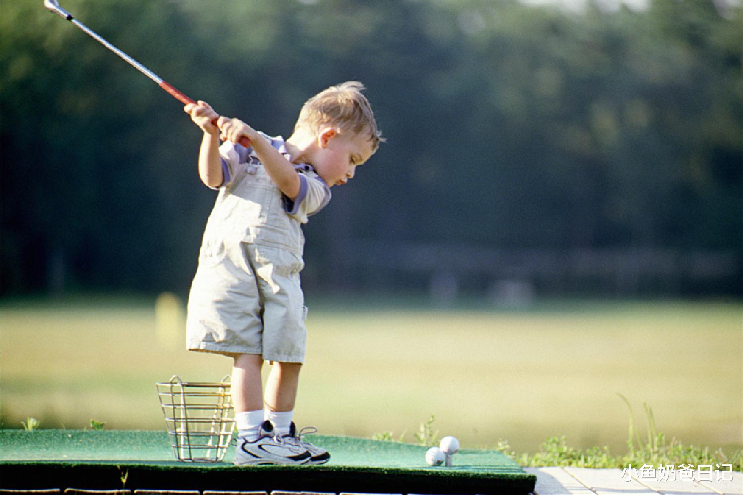 小鱼奶爸日记|《脱口秀大赛》小佳的启示:残疾、校园霸凌,打不败你就成了力量