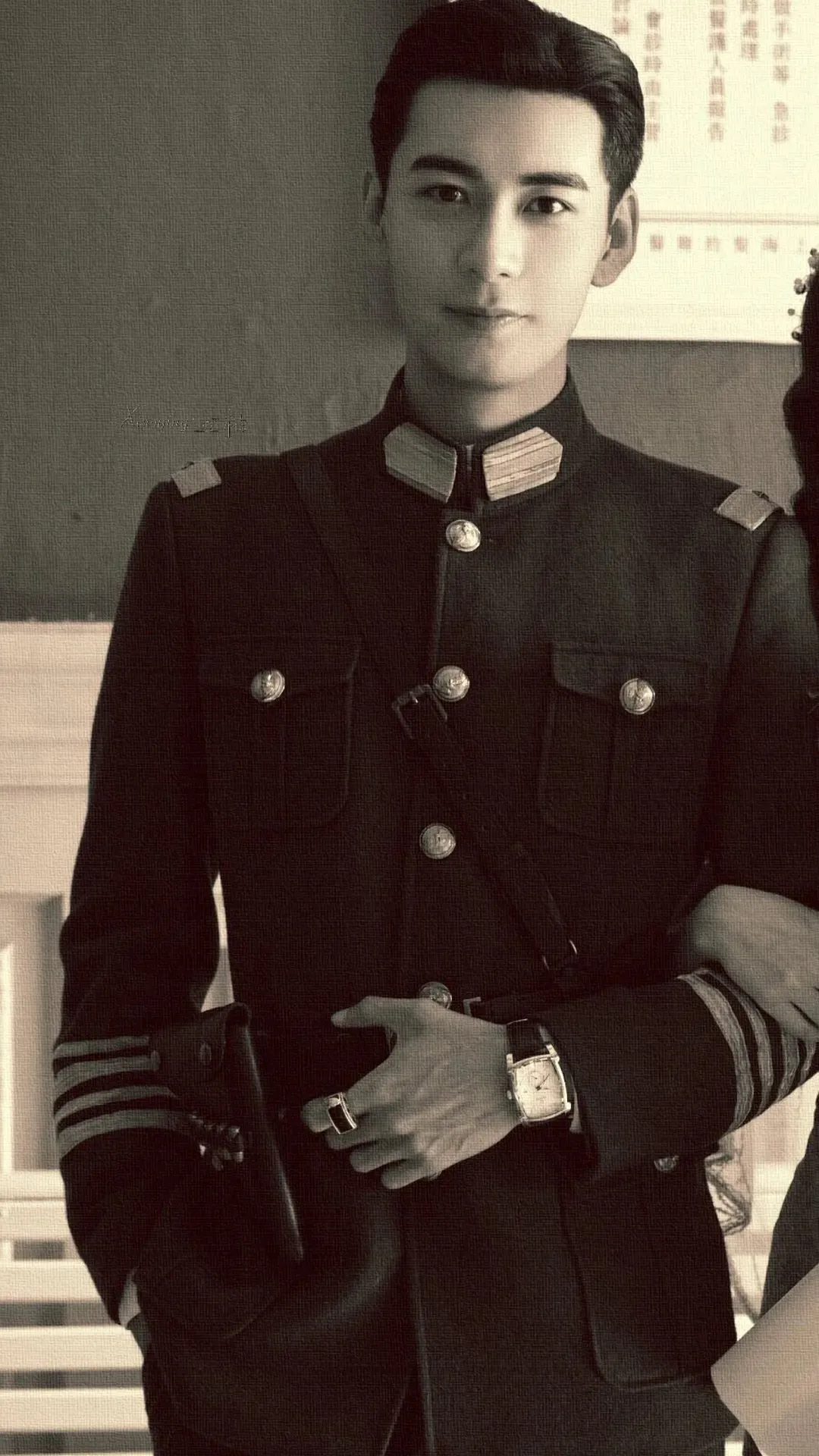 制服|白敬亭「59cm公狗腰」，陈伟霆的「鲨鱼线」，才是内娱帅哥的正确打开方式