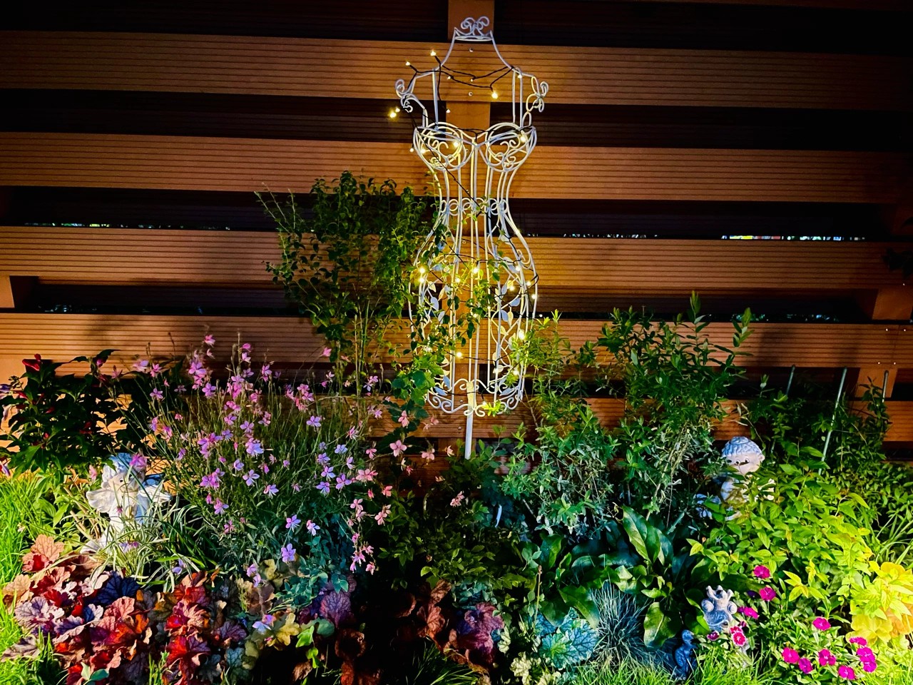 ?6万不到,改造72㎡现代庭院花园,教你做一个低维护的懒人花园