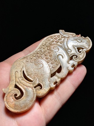 |汉 和田玉受沁 瑞兽 玉珮