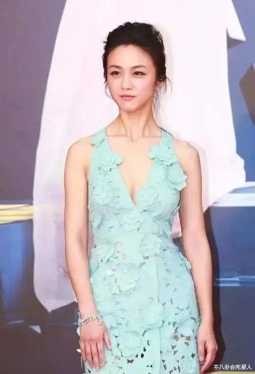 左小青|?文艺女神走性感路线，深V、短款睡衣，在红毯上一个比一个敢穿