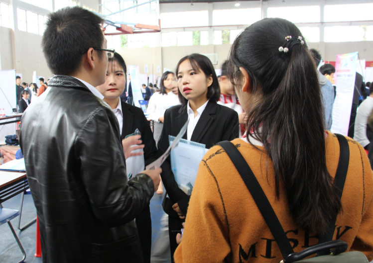 大学生|下月起中国烟草在全国招人，年薪可达6位数，3类人报考更具优势