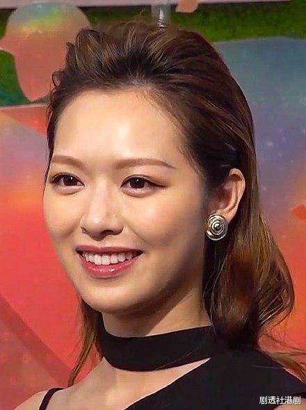 冯盈盈|跨界新领域！冯盈盈推出自家珠宝设计，打入NFT市场成无线第一人