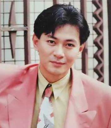 江华|TVB讨人嫌第一名，被老搭档吕颂贤拒认，他退圈后落魄成这样