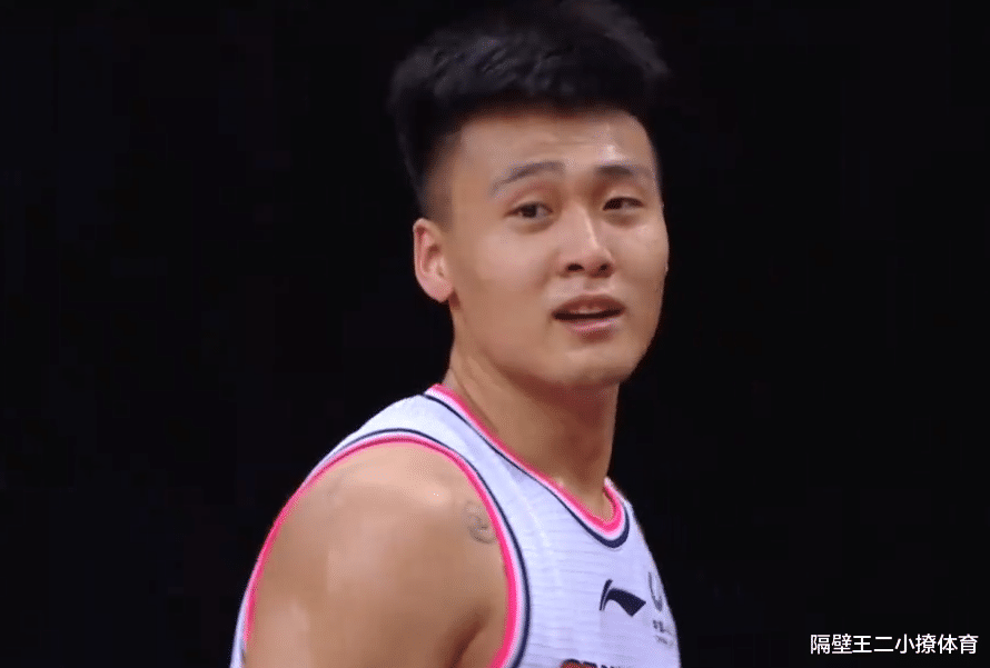 周琦|周琦爆发后澳媒慌了，提醒澳洲男篮注意中国队的另外3名球员