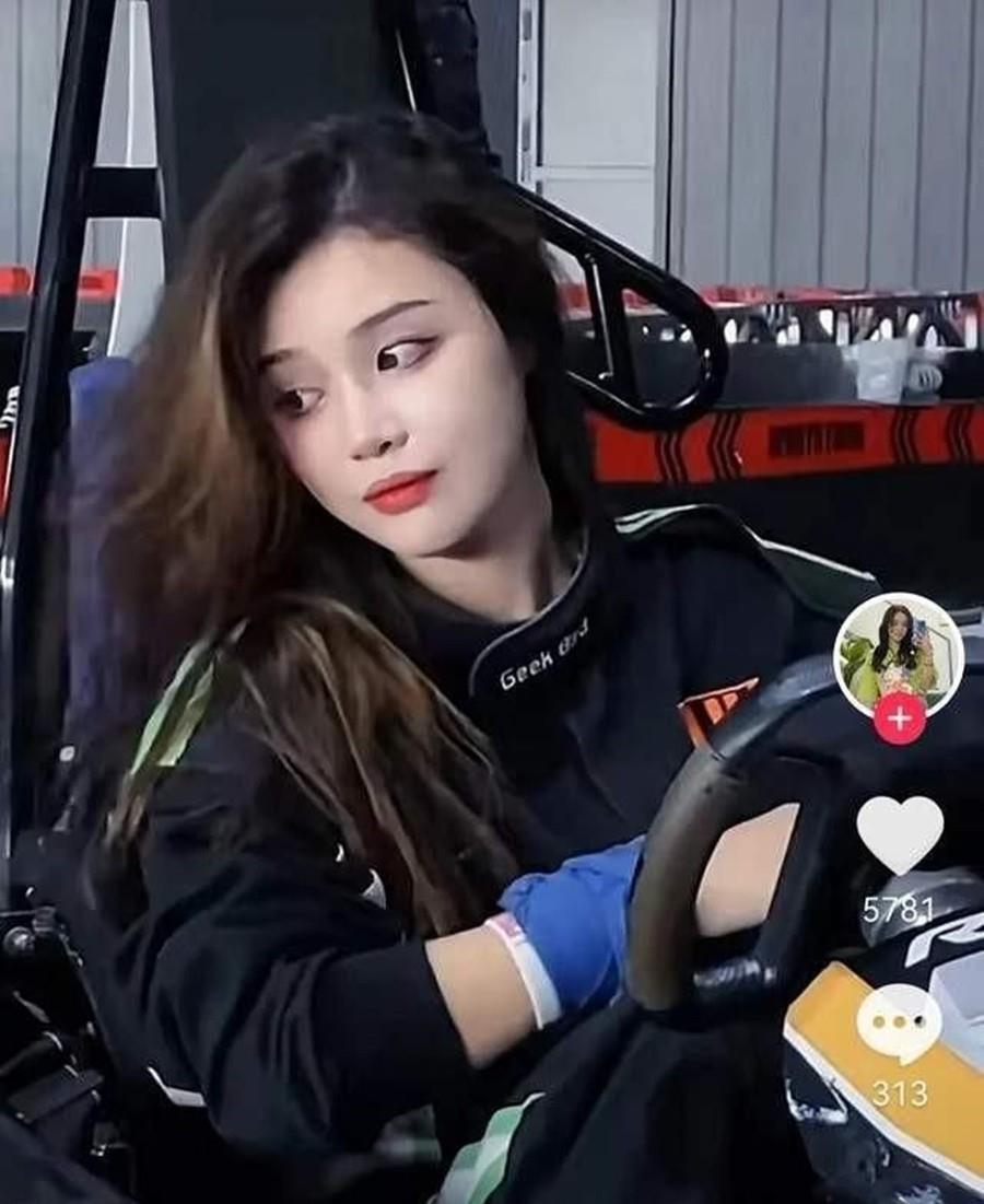 女孩 网红罗小猫猫子喝农药死亡，好漂亮的女孩！死因或许没有那么简单