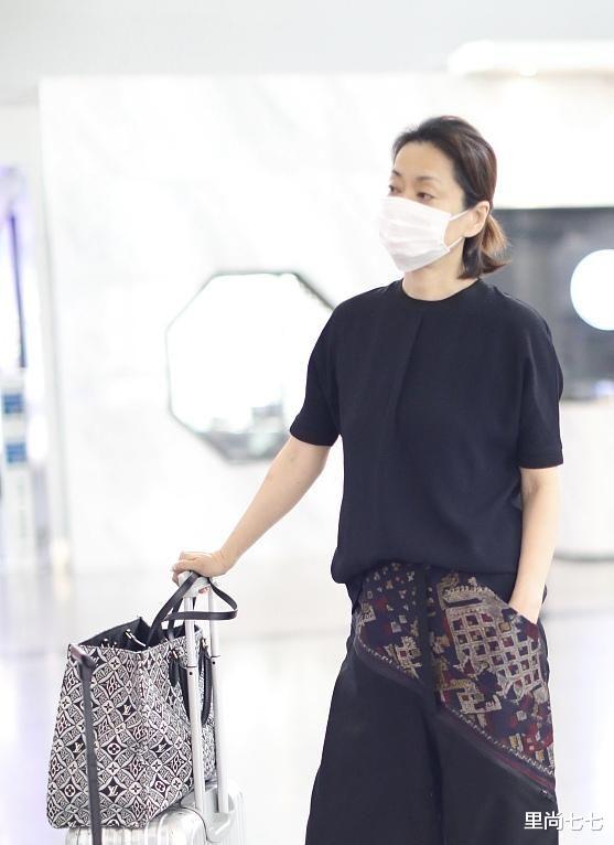里尚七七|毛阿敏快瘦成麻杆!拎2万包穿潮服腰比裤管还细,17岁女儿超美