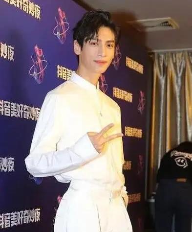 美甲 女明星身材焦虑从哪来？上镜一胖遭群嘲，胳肢窝都能被用放大镜看