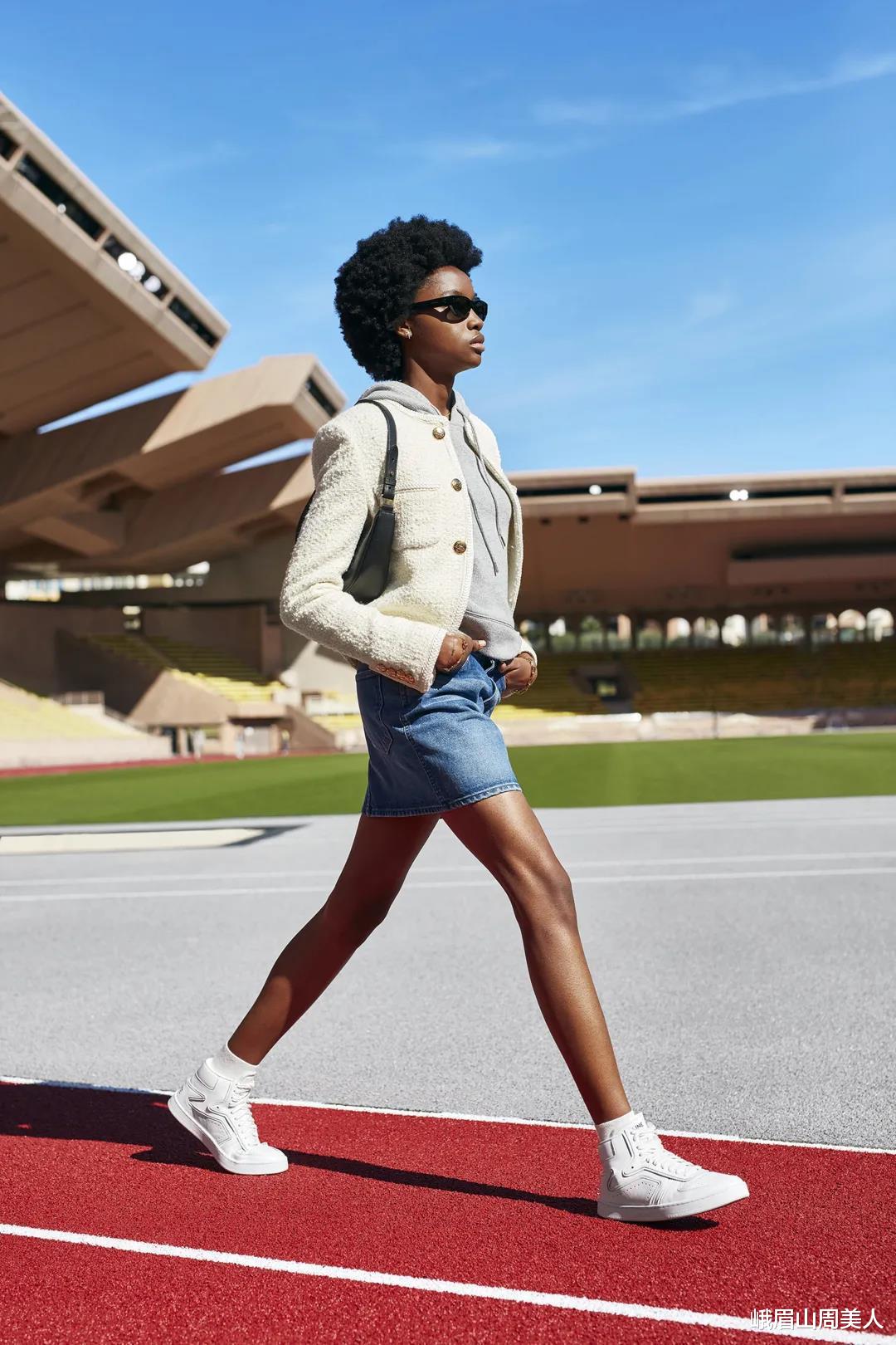 峨眉山周美人 烂大街的马丁靴别穿了！今年流行这4双鞋子，配裤子、裙子都好看