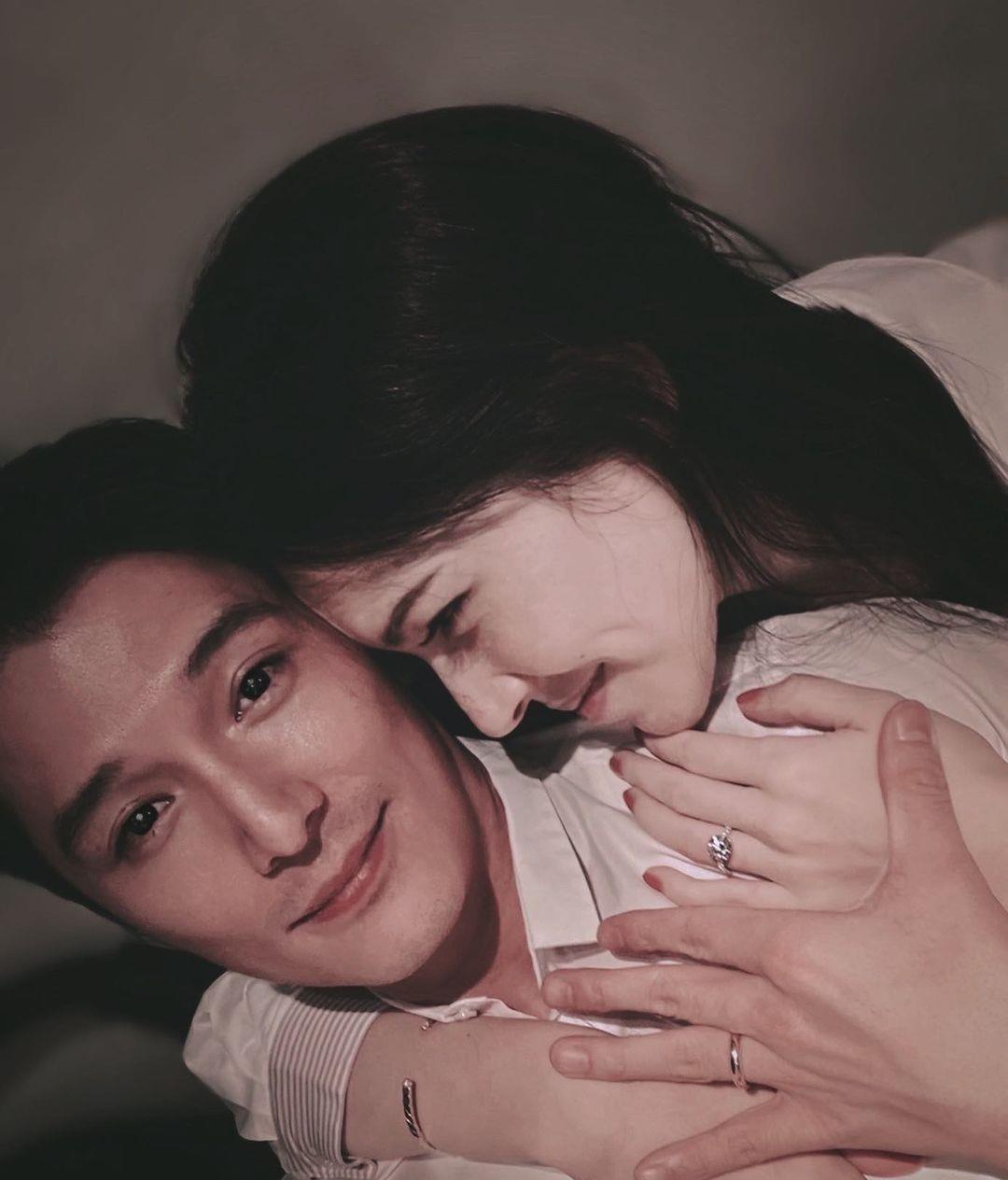 许玮甯|许玮宁晒2克拉钻戒甜嫁邱泽！双前任杨丞琳&阮经天破冰送双倍祝福