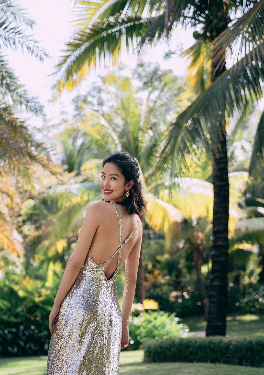 美搭刊报|杨采钰精心打扮参加朋友聚会,一件吊带露背长裙,网友:名媛本媛