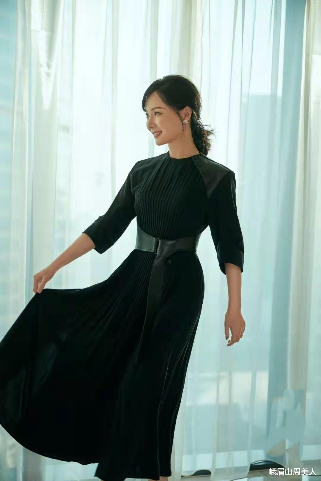 峨眉山周美人|?奔五奔六的女人,穿衣要谨记“要简不要繁”,看完陈数袁泉你就懂了