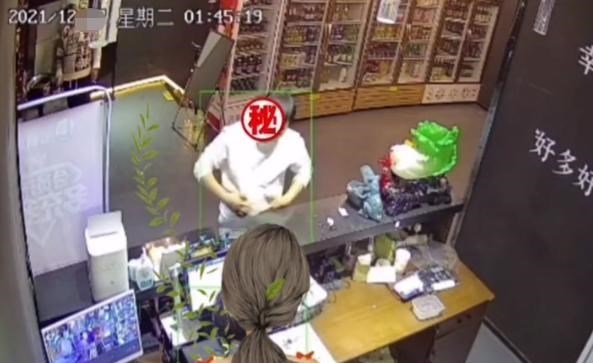 白冰|坐拥600万粉男吃播，以探店为由拒绝买单，“白冰”无辜背锅