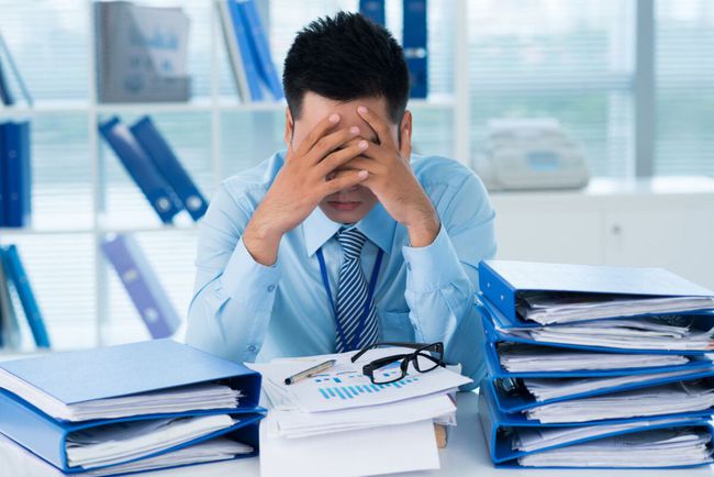 离职|申请离职，领导极力挽留并配备助理以减轻负担，结果被助理接替