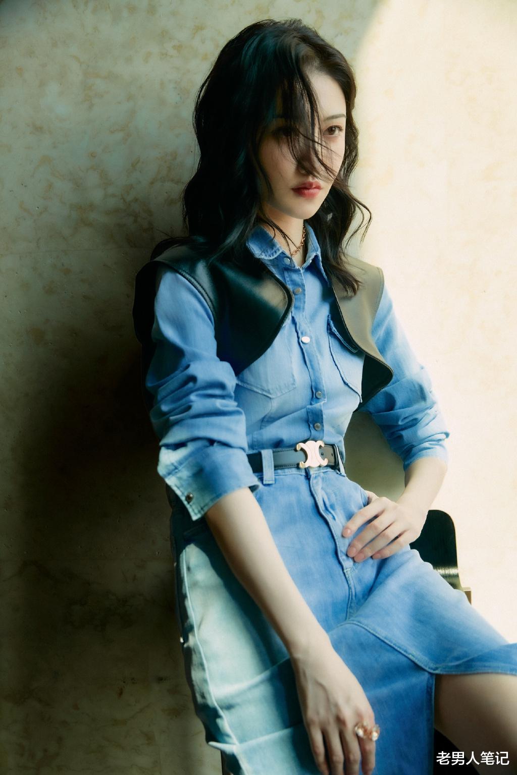 老男人笔记 景甜冷艳牛仔风，开衩长裙柔情绰态，原来你是这么一个“资源咖”