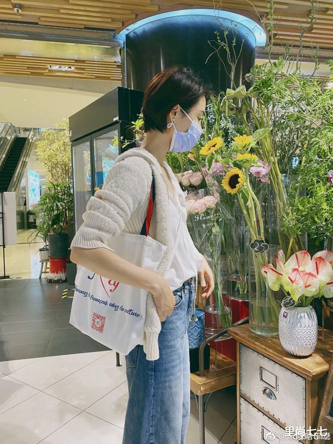 肖战|瘦大了太虚？车晓7月天穿毛衣上课好憔悴，成人口罩大到带不住