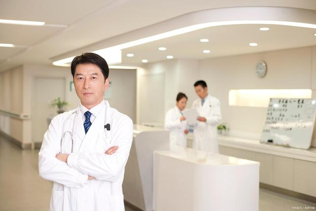 悟道说情感 闺蜜生孩子,我用老公手机发红包,收到回复:200够养孩子吗?
