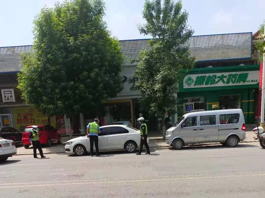 盐山交警 盐山交警重拳出击，“整治违停”不停歇！