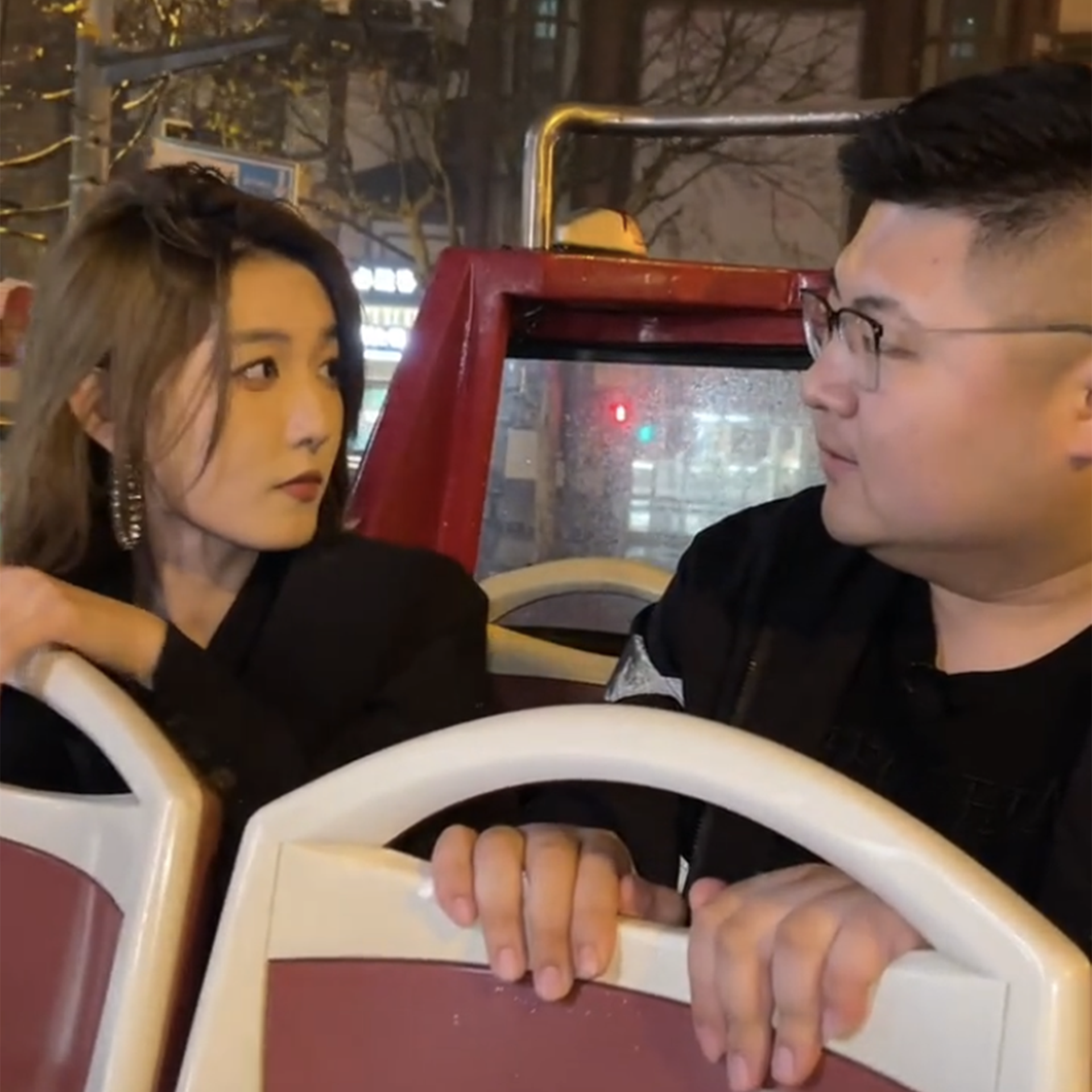 |猴哥彻底放弃痞幼选择聂小雨，2人甜密互动CP感十足，网友直言渣男