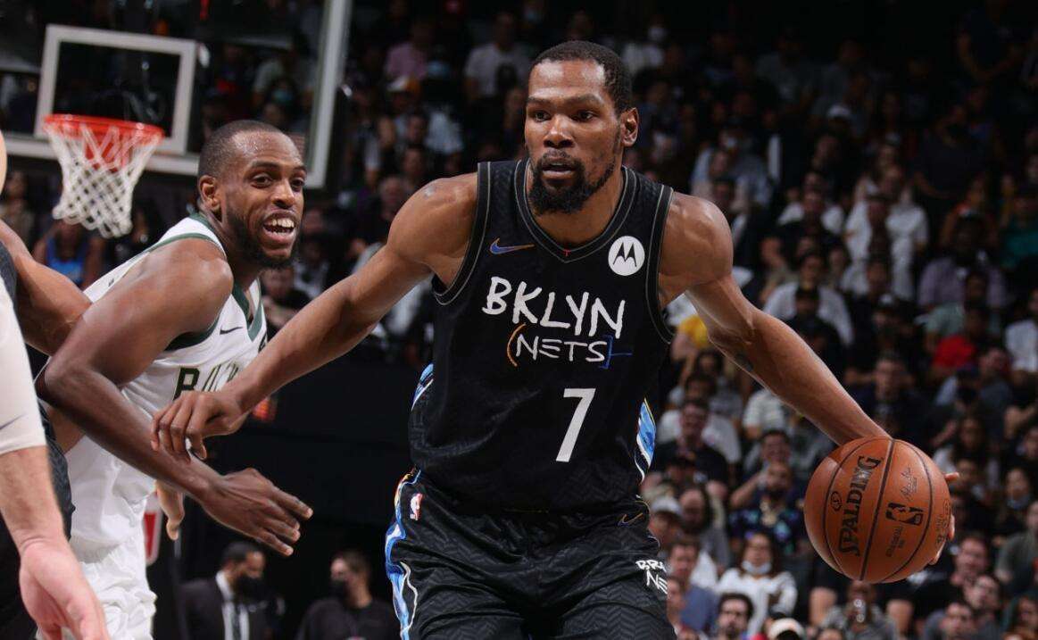 勒布朗·詹姆斯|NBA现役十大攻防一体球星：快船王炸组合上榜，詹姆斯无缘榜首