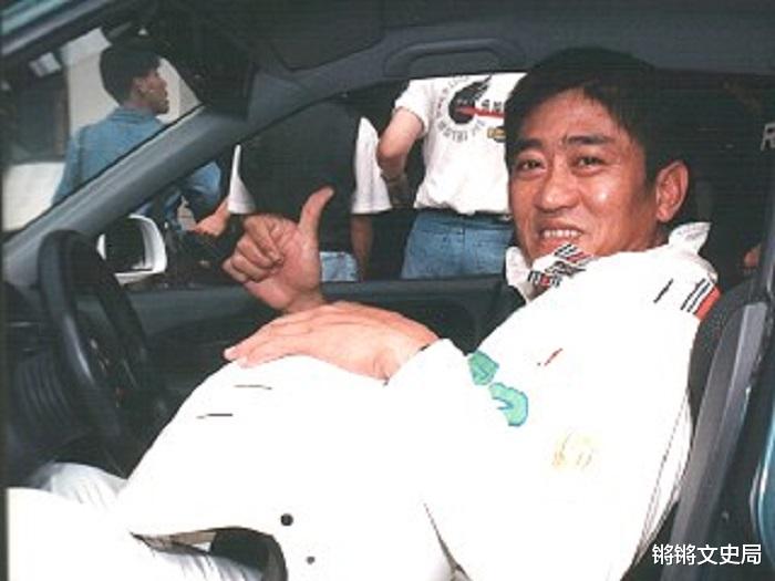 柯受良|2003年亚洲飞人柯受良去世，数百明星参加葬礼，刘德华为其女送嫁