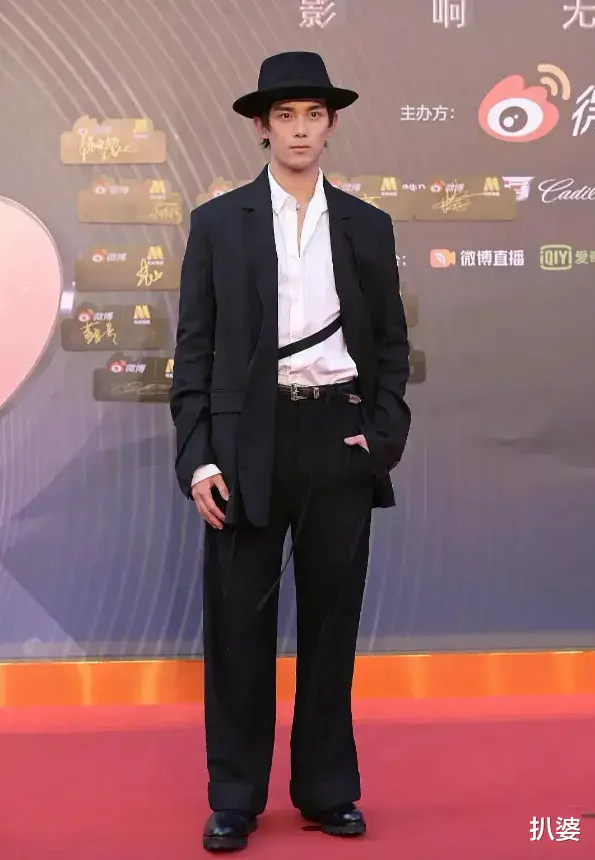 明星|这届大型红毯，男明星们是竞相比丑来了吧