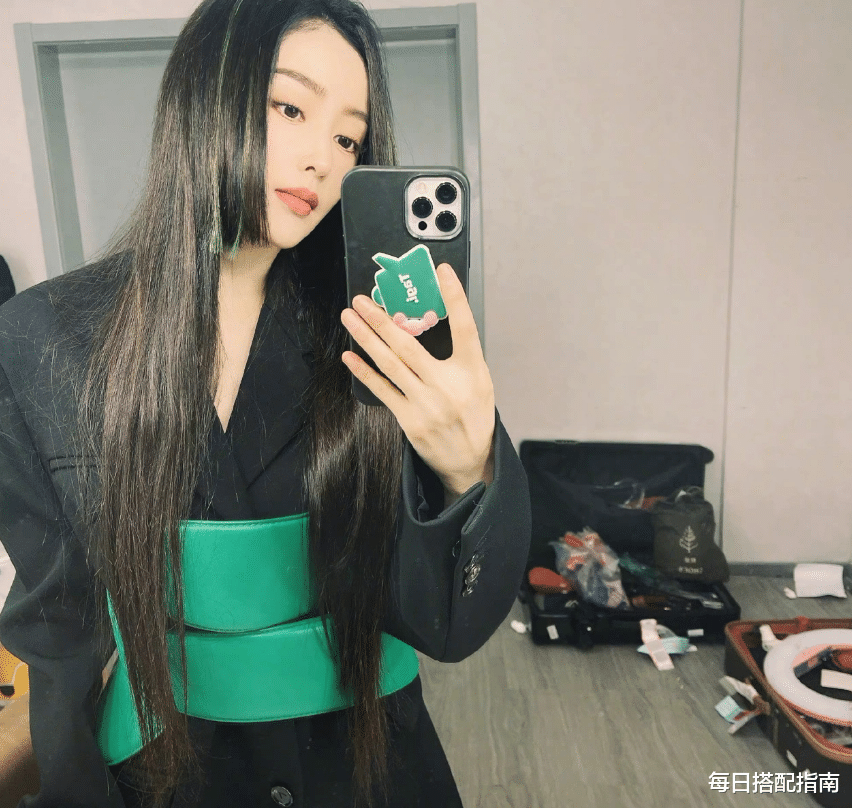 鞠婧祎|鞠婧祎终于放弃“半永久妆”，公主切造型真是纯欲天花板，超好看