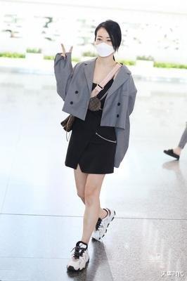 天果时代|陈紫函让人刮目相看，“女团风”打扮洋气又高级，很难信她46岁了