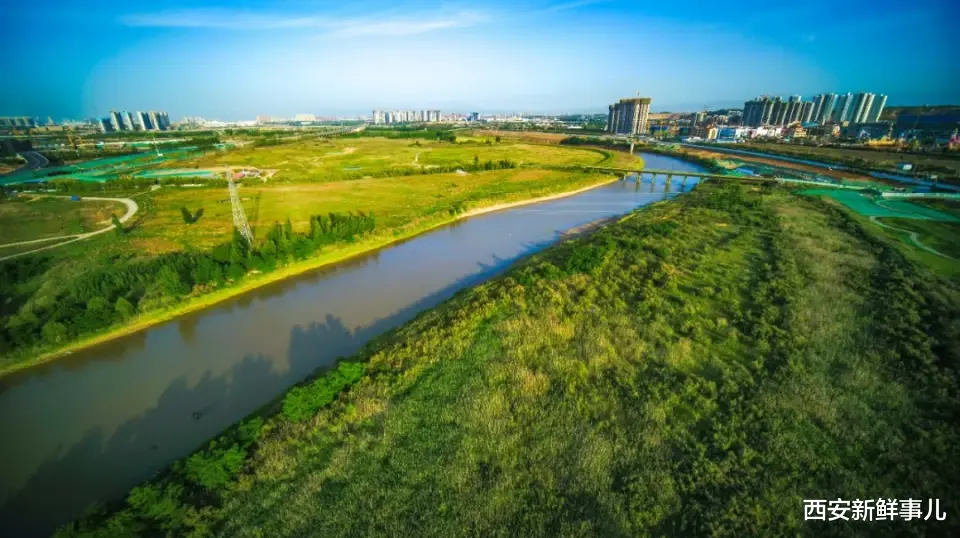 西安新鲜事儿 “牛眼”看泾河   泾河两岸，一座新城拔节生长！