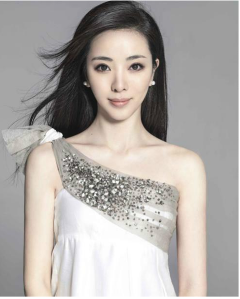 刘敏涛|她本是央视当红主持人，连生两子错失“一姐”称号，却直言不后悔