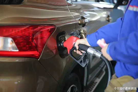 油价 油价正式打响第一枪！今天8月12日，今日油价迎来大幅暴跌，调价后全国地区油价一览！