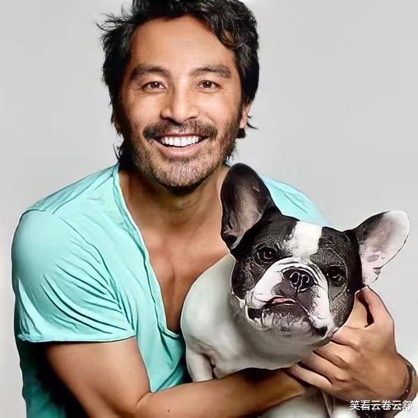 女孩|她扬言自己不是中国人，却靠国内节目走红，想回国捞金被网友抵制