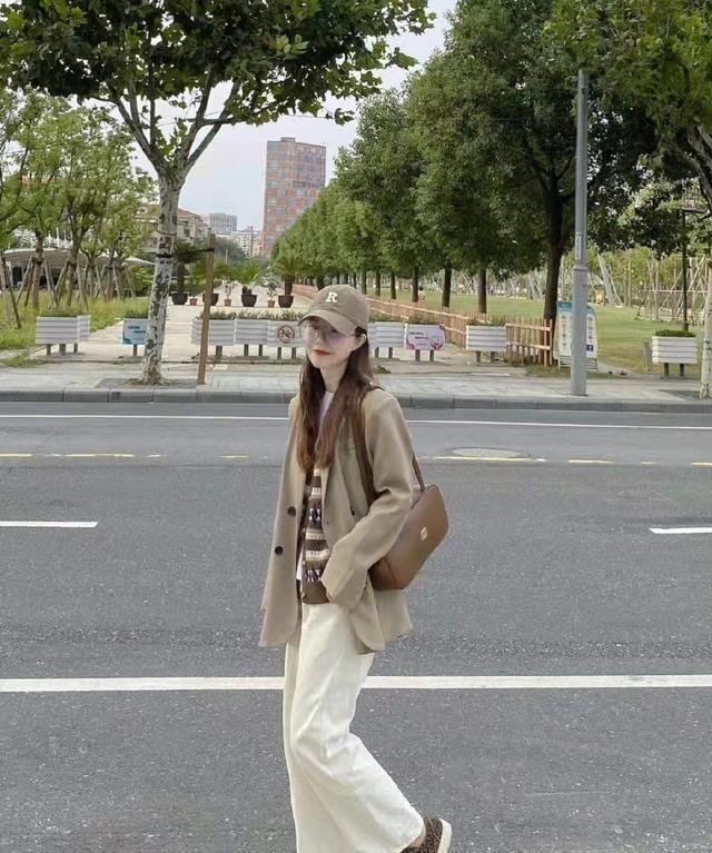 波波的时尚 氛围感穿搭怎么能少得了棕色，温暖高级轻松变身时尚潮人，超赞