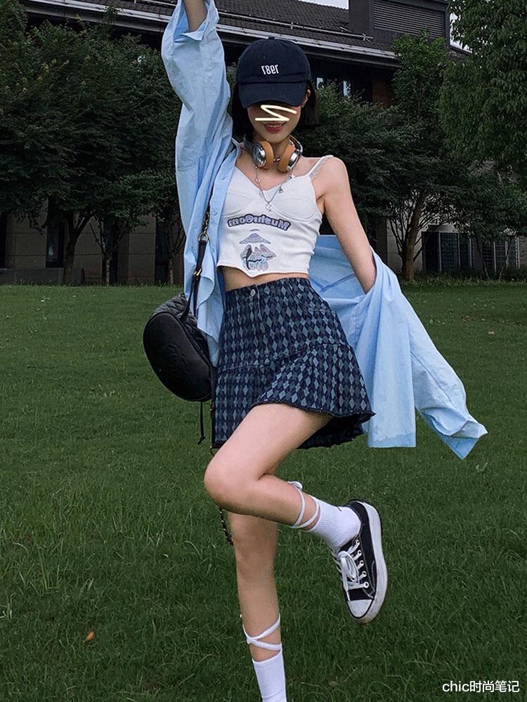 chic时尚笔记|杨幂穿百褶裙上热搜，网友惊呼：一点不像孩子妈