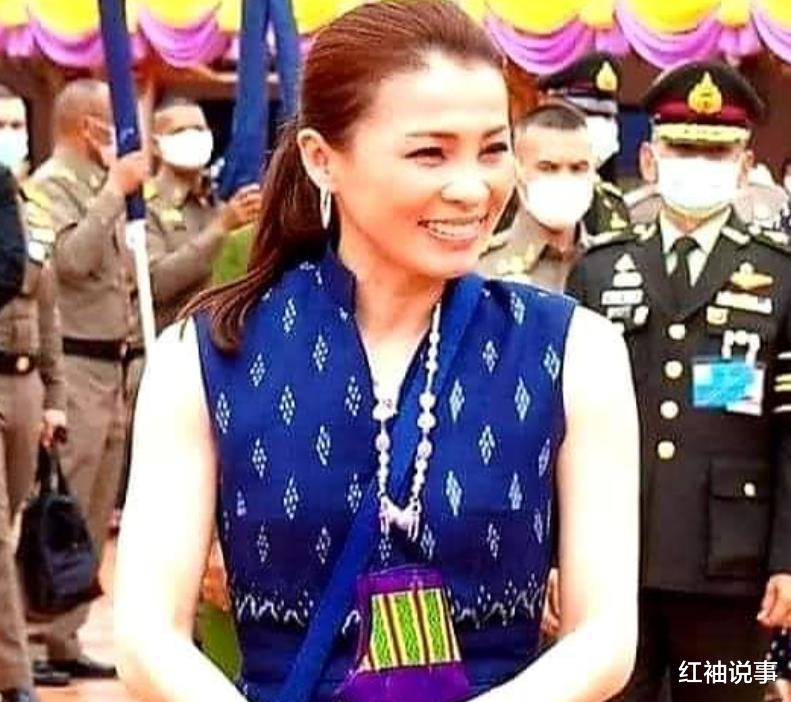 苏提达|42岁苏提达反击贵妃，晒出“大肚照”抢风头，宫斗战火烧到海外