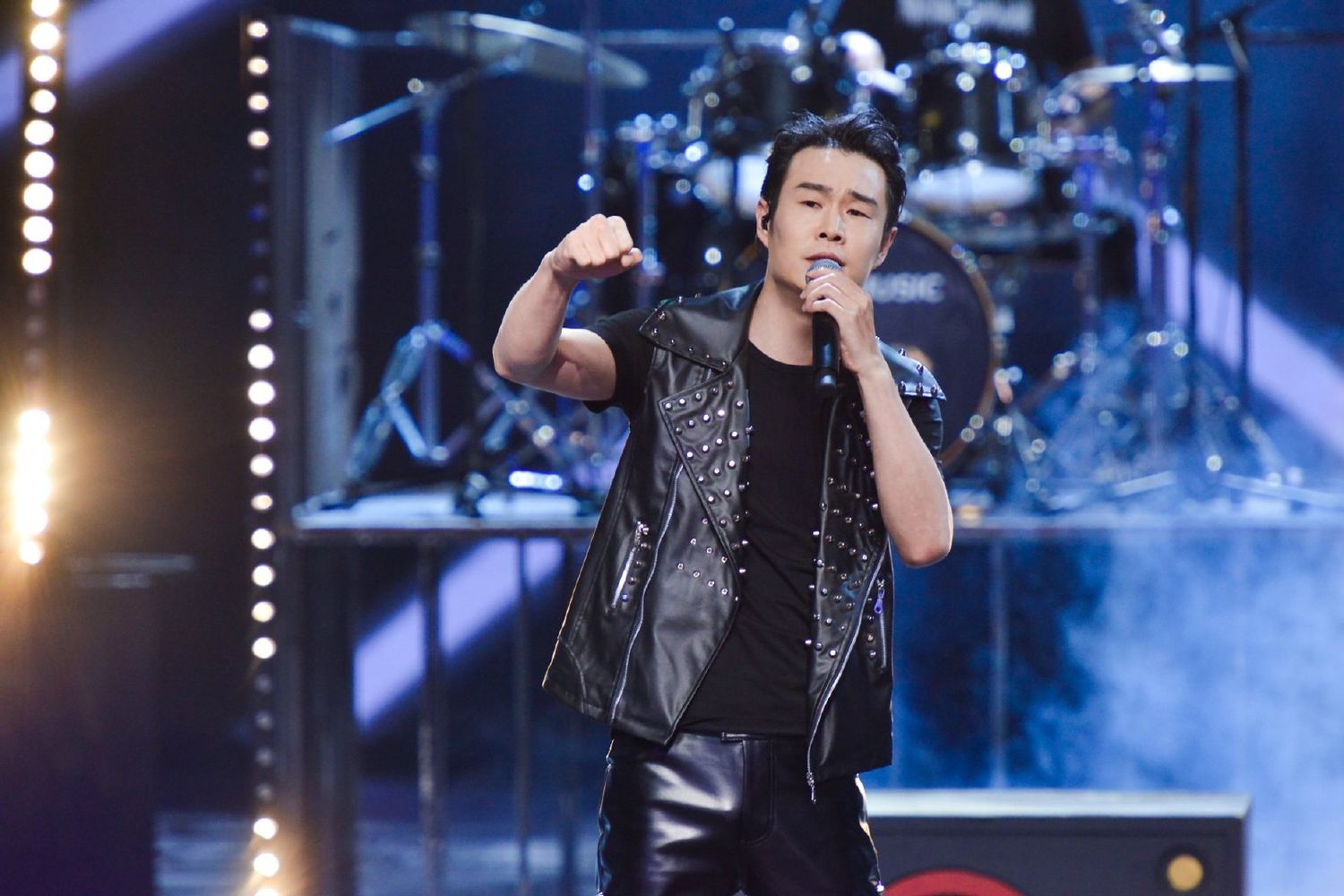 小沈阳|从一夜爆红到如今无人问津,失宠的小沈阳,都做了哪些荒唐事?