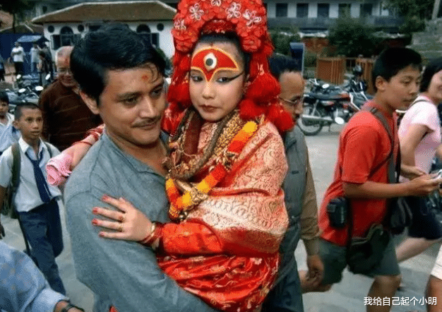 摄像头 印度最可怜的两种女人，一种长着“牛鼻子”，一种“嫁”给了寺庙