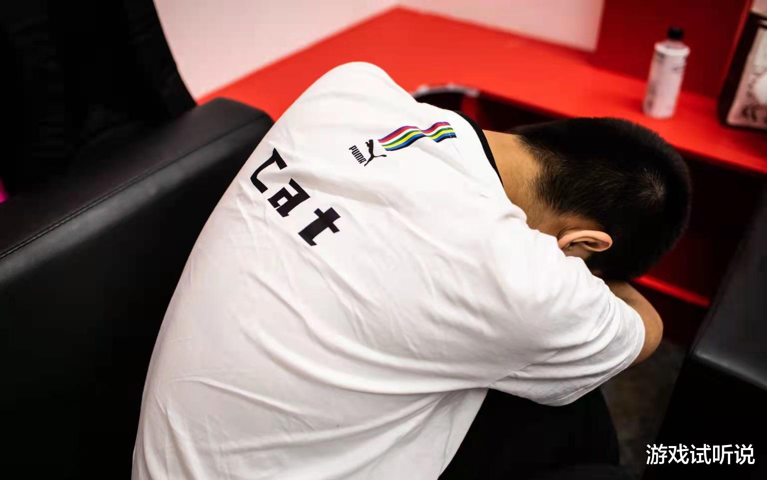 猫神|AG险胜Hero,猫神却成“背锅侠”!大批粉丝私信菲菲,希望将Cat抬下去