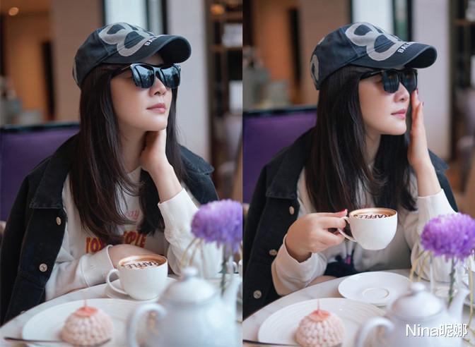 Nina昵娜 田海蓉喝下午茶,穿牛仔外套配卫衣独自喝茶好惬意,真是贵族生活